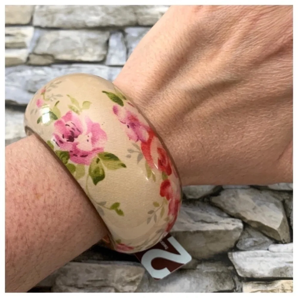 Vintage Y2K NWT Forever 21 Rose Flower Lucite Acrylic Wooden Bangle Bracelet NOS - Picture 4 of 4